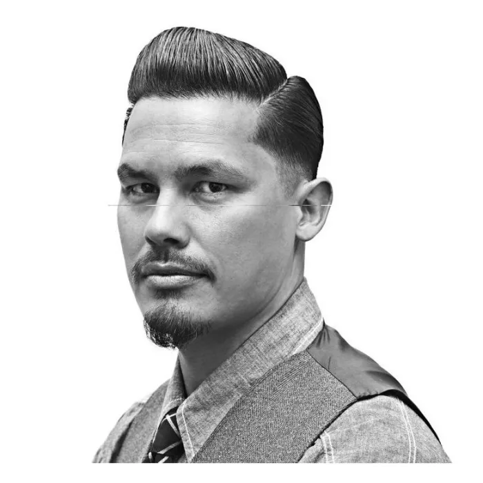 1334-blue-pomade-strong-hold-high-sheen-2.webp