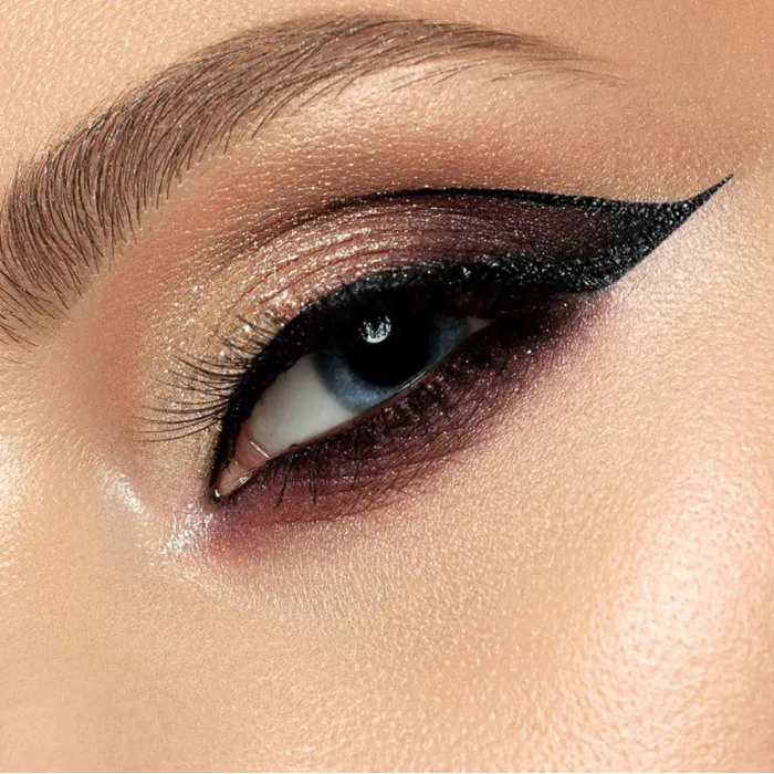 Ultra Fine Tip Eyeliner Pen (Jet Black)