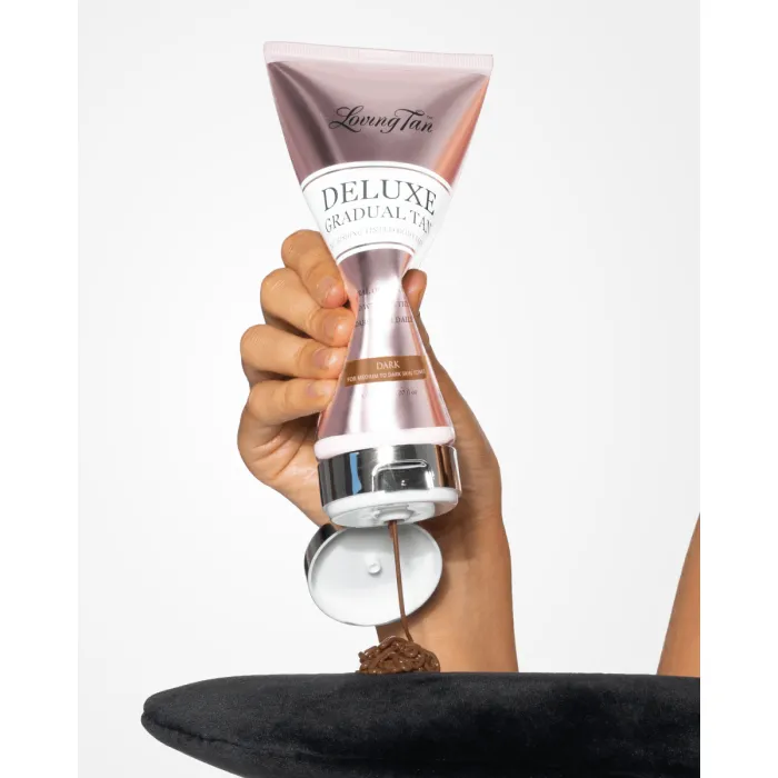 2062-deluxe-gradual-tan-nourishing-tinted-body-lotion-dark-150ml-1.webp