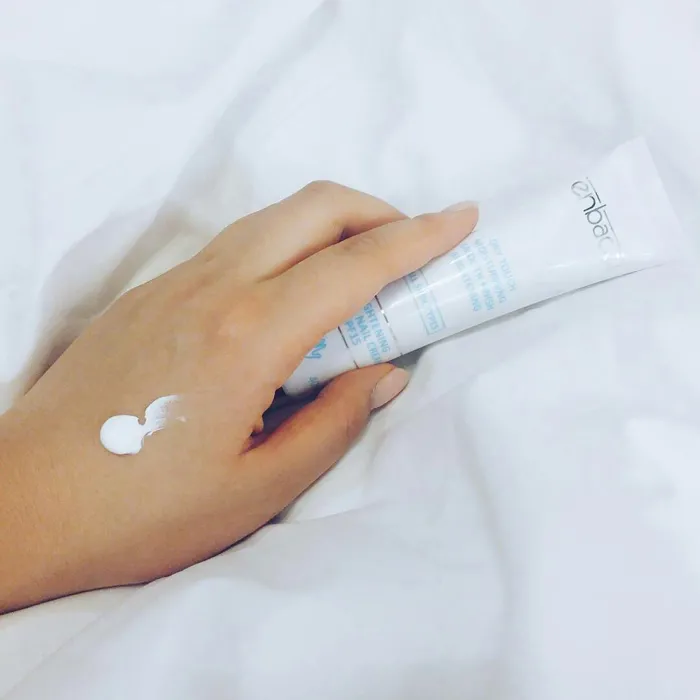 2394-brightening-hand-nail-cream-spf15-40ml-1.webp