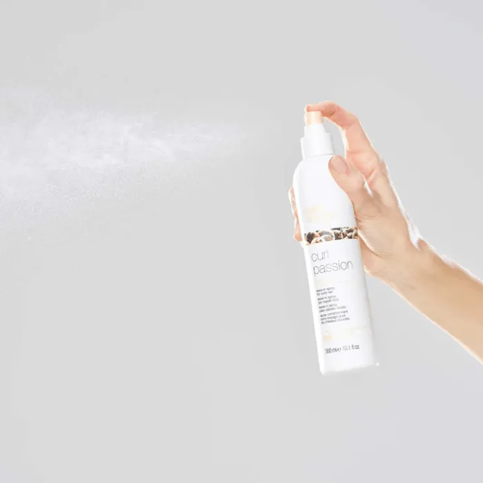 2416-curl-passion-leave-in-spray-300ml-1.webp