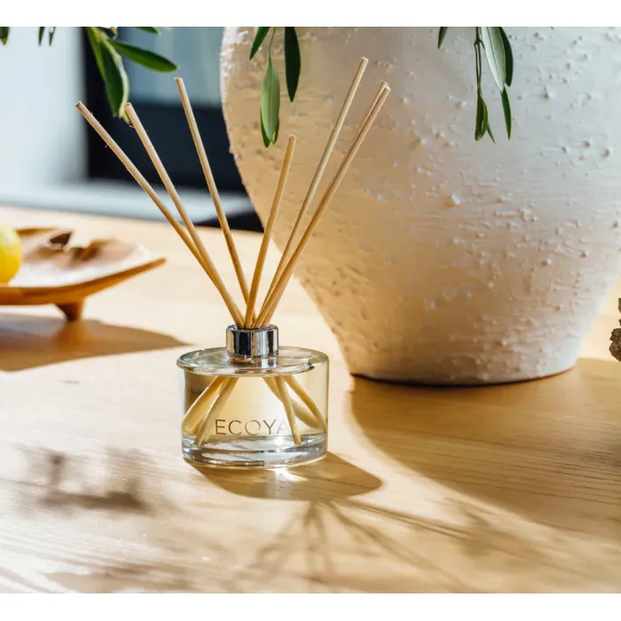 3847-reed-diffuser-in-lotus-flower-1.webp