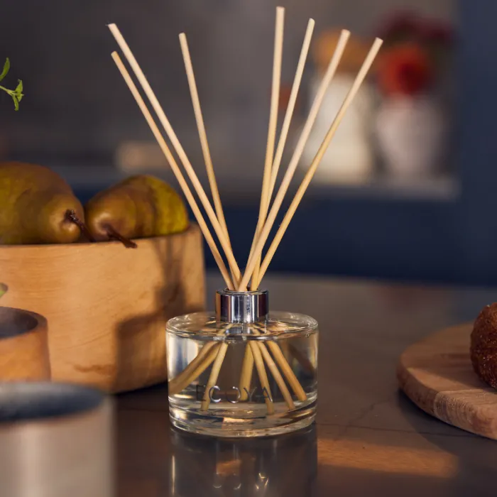 3849-reed-diffuser-in-sweet-pea-jasmine-1.webp